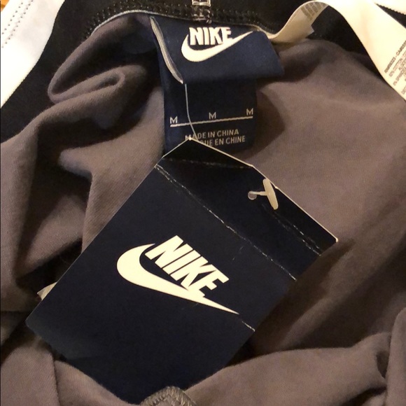 NWT Nike Women’s Leggings Tights Sportswear - Picture 2 of 4